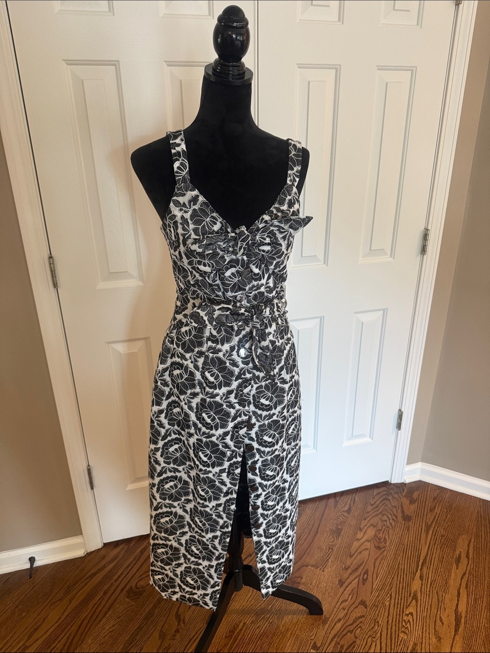 Sleeveless Black and White Floral Midi Dress with Tie Waist